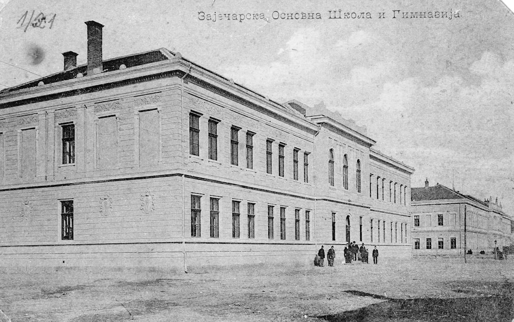 Zgrada Muške osnovne škole (izgrađene 1904.), danas OŠ "Desanka Maksimović"